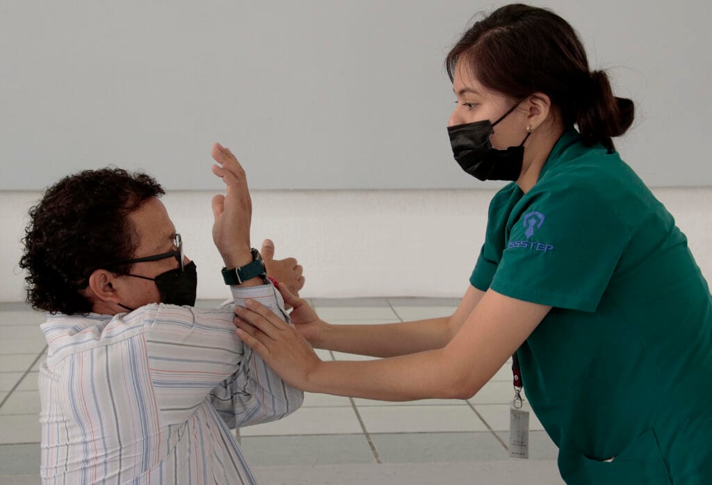 Estar sentado más de 6 horas detona enfermedades crónico-degenerativas: ISSSTEP