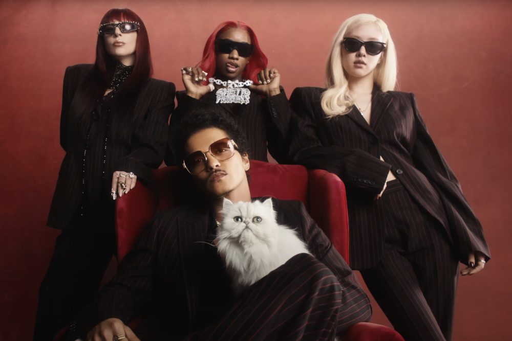 Sexyy Red y Bruno Mars lanzan “Fat Juicy &” para arrasar en los clubes de striptease