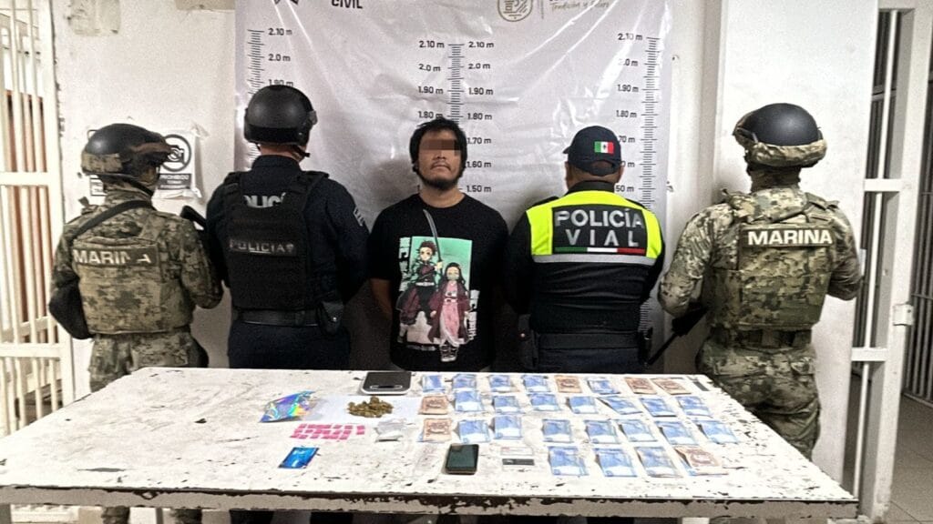 SEMAR y las Secretarías de Seguridad del Estado y del Municipio de Cuautlancingo, detienen a presunto narcomenudista