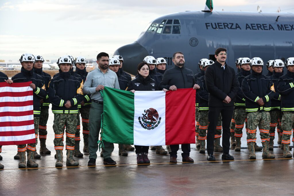 Salió rumbo a California equipo mexicano de ayuda humanitaria para el combate a los incendios forestales en esa entidad