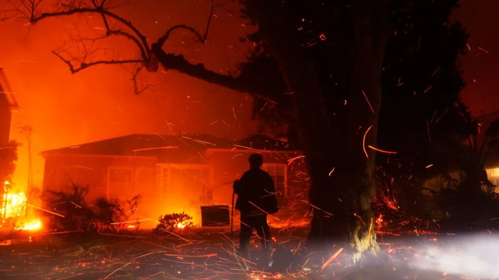 Incendios en Los Ángeles: Trump critica a Newsom mientras California enfrenta la tragedia
