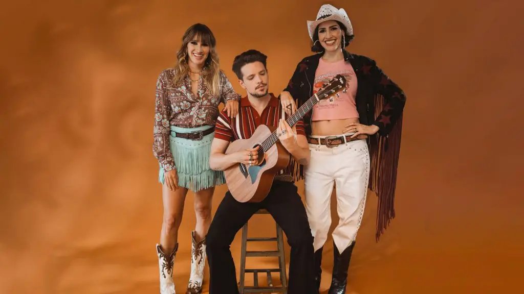 Lasso y Ha*Ash presentan "Cinco Minutos Más", una canción de amor y comedia 