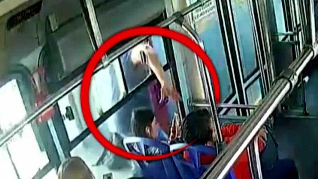 Checa el nuevo modus operandi para robar celulares en el Mexibús (+VIDEO)