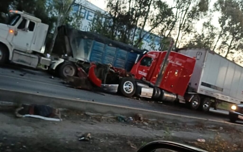 Fuerte accidente en la autopista Puebla-México: tráiler queda destrozado a la altura de la salida 114 hacia Finsa