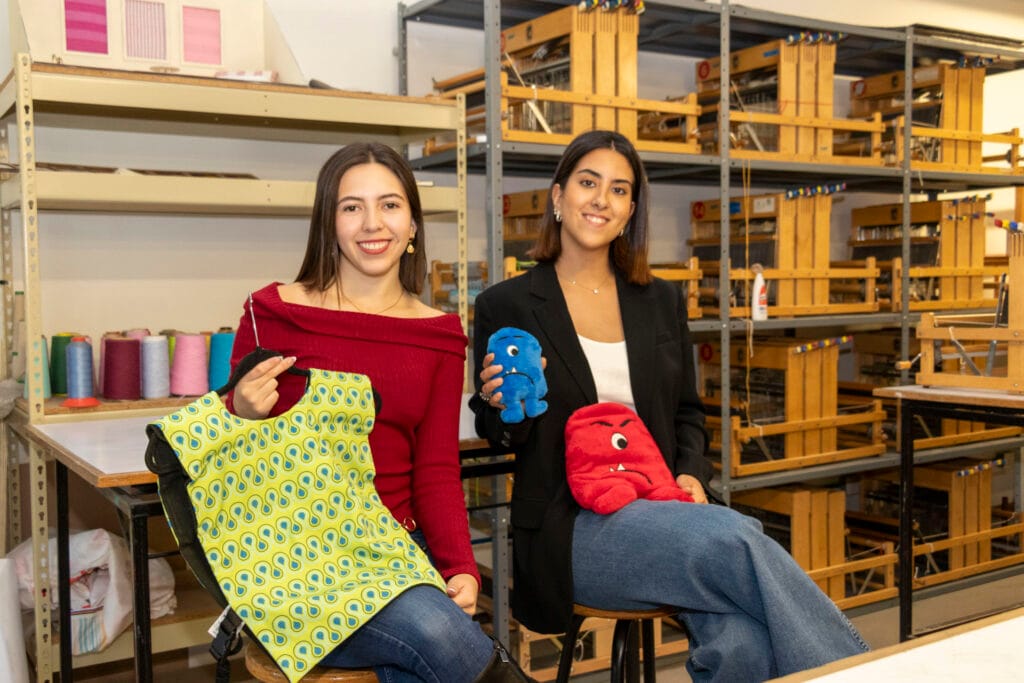 Por infancias más felices: talentos IBERO Puebla crean colección textil para inteligencia emocional 