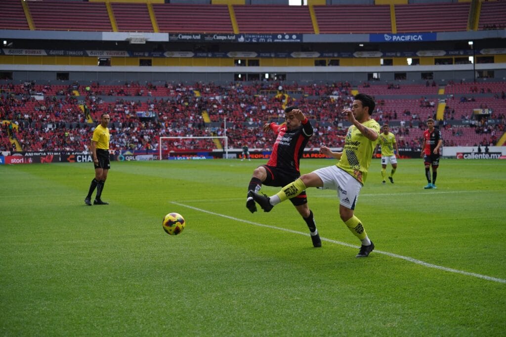 Con golazos el Puebla pierde ante los Rojinegros