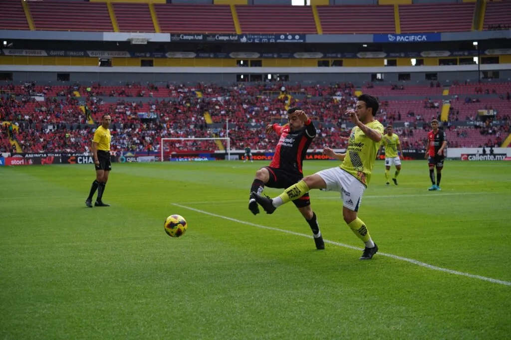Con golazos el Puebla pierde ante los Rojinegros
