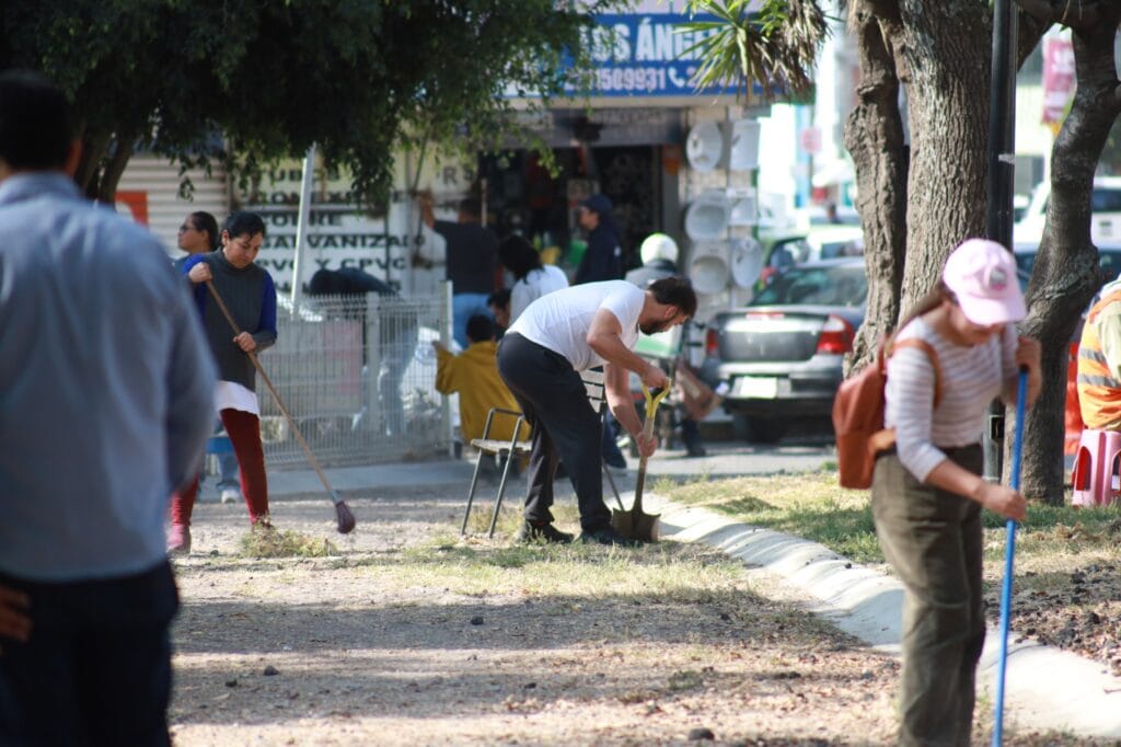 Trabajamos para dignificar espacios públicos de Puebla: Alejandro Espidio Reyes