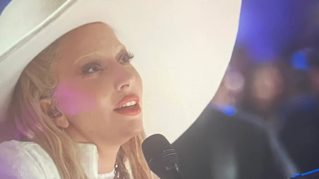 Lady Gaga rinde homenaje a las víctimas de tragedias recientes en Nueva Orleans