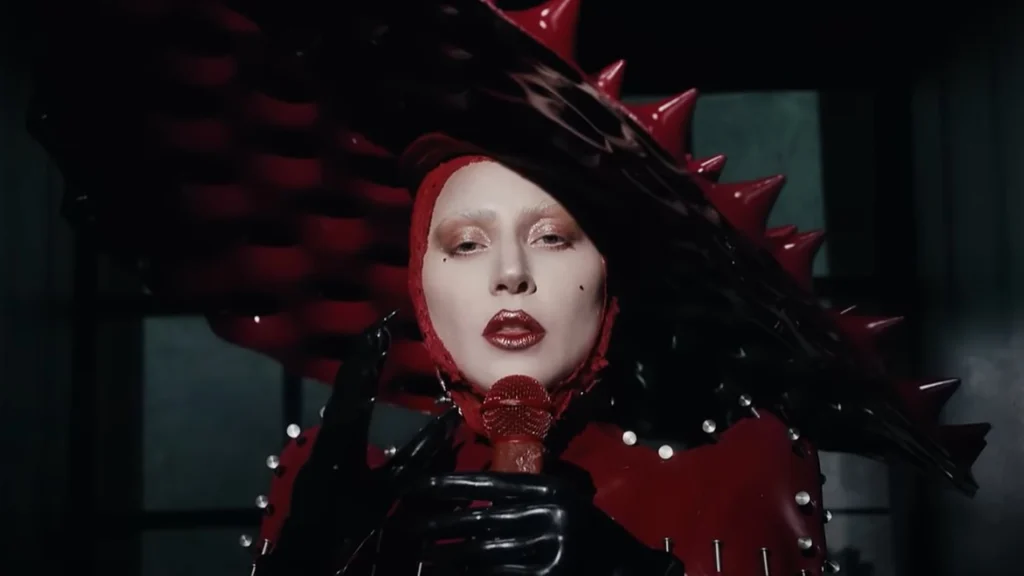 Lady Gaga estrena "Abracadabra" y el video musical en los Premios Grammy 2025