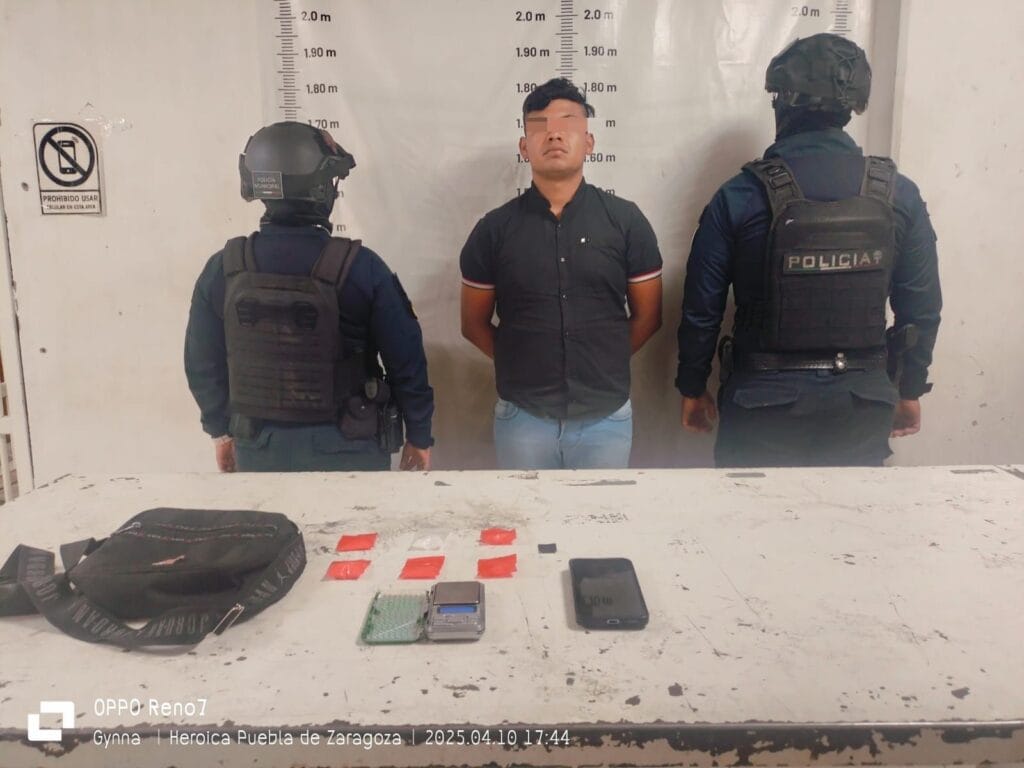 SSCyPC de Cuautlancingo detiene a un hombre por alteración al orden público y a otros dos por delitos contra la salud