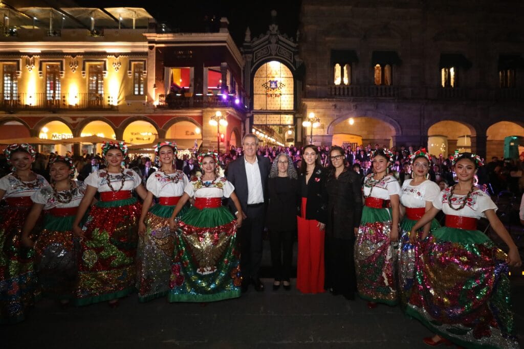 Macroconcierto sinfónico engalanó el Zócalo de la Ciudad en el marco del 494 aniversario de la fundación de Puebla