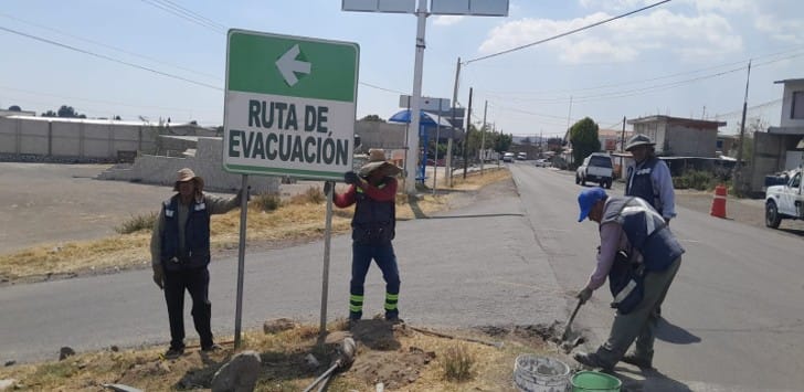 Continúa Gobierno Estatal con la sustitución de señalética en rutas del Volcán Popocatépetl