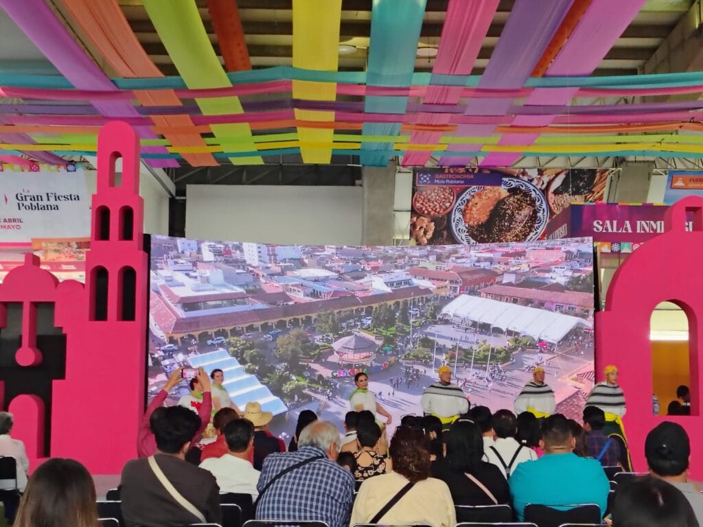 Gran afluencia recibe el pabellón turístico de la Feria de Puebla