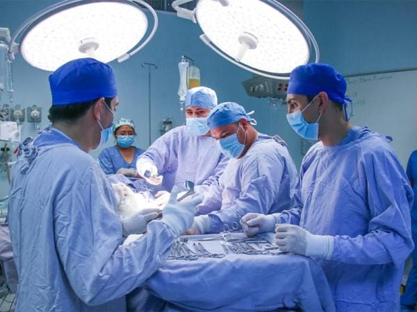 Rehabilitación de quirófanos beneficiará a 16 unidades médicas en Puebla