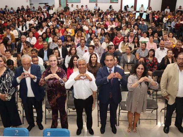 Libros de texto gratuitos impulsan pensamiento crítico en las aulas