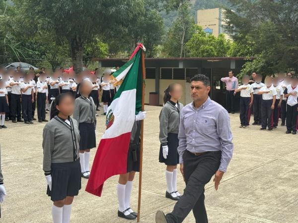 auguran mural “Rumbo a los 100 años de Secundarias Generales” en Cuautempan