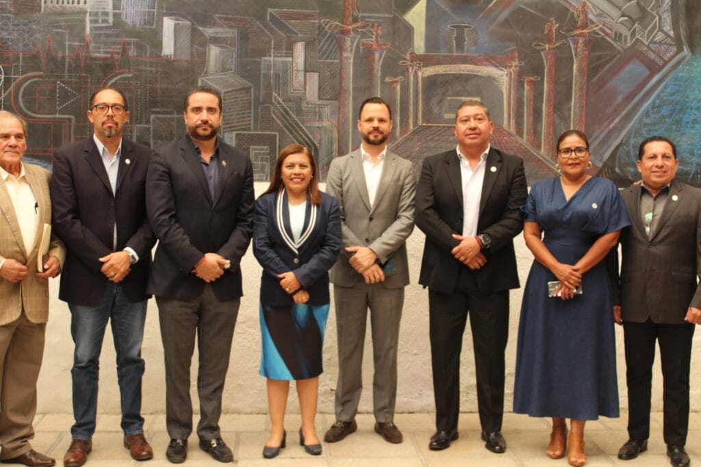 Encabeza Contraloría Municipal colaboración con integrantes del Colegio de Ingenieros Civiles