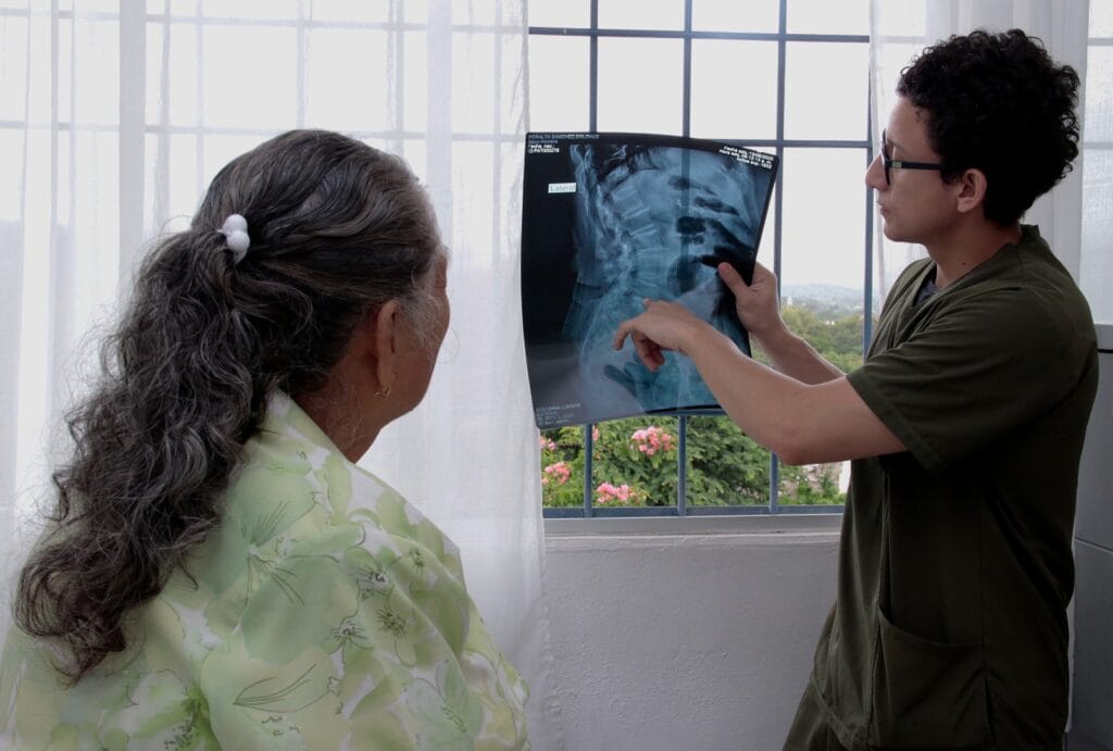 Con estrategia humanista, ISSSTEP fortalece atención integral en unidades foráneas.