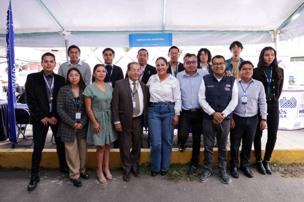 Acerca Lupita Cuautle servicios y atención directa a Lázaro Cárdenas