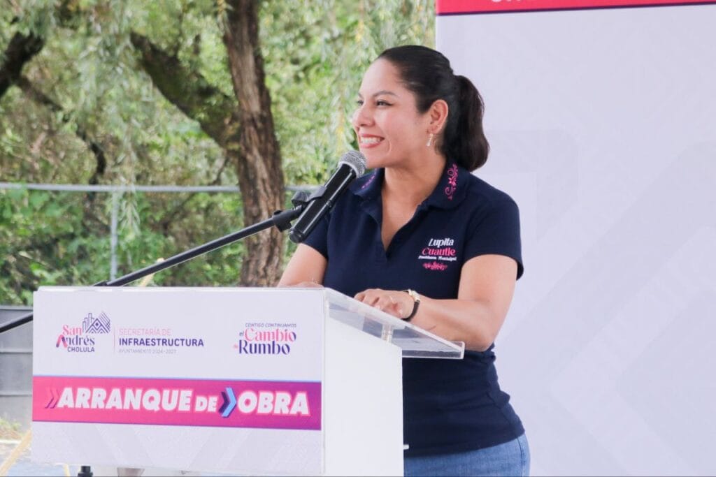 Comienza Lupita Cuautle obra de pavimentación ahora en colonia Concepción Guadalupe