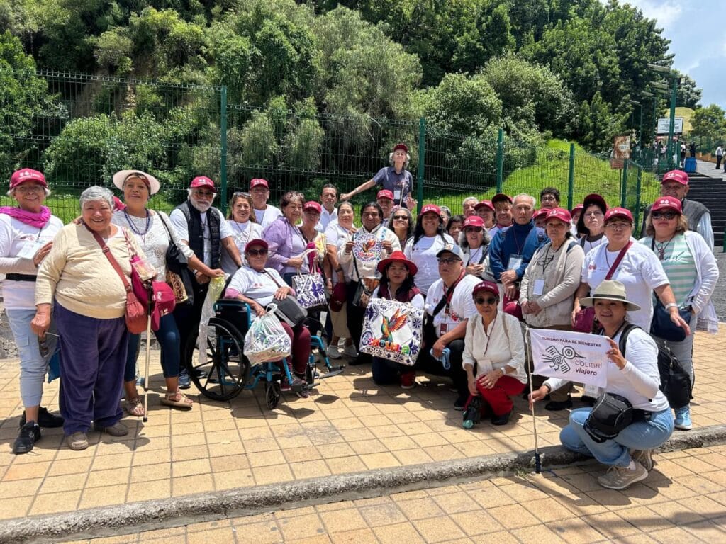 Recibe Gobierno de Cholula a visitantes del programa Colibrí de Plata